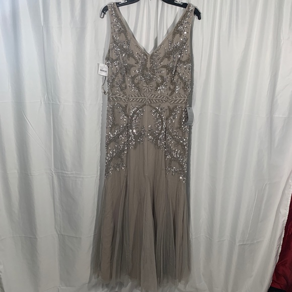 New Adrianna Papell beaded embroidered v-neck gown - Picture 3 of 10